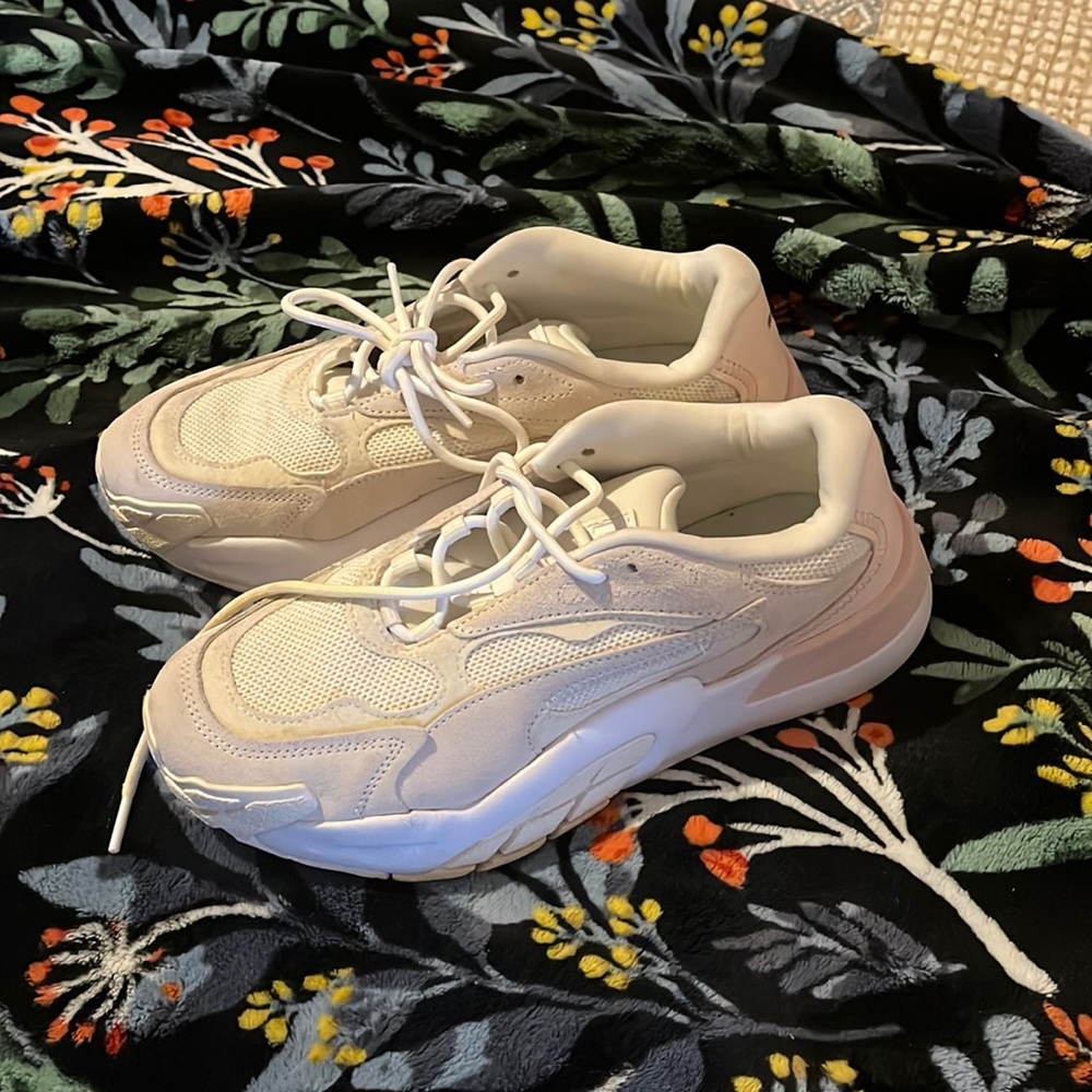 Puma size 9 chunky dad sneakers